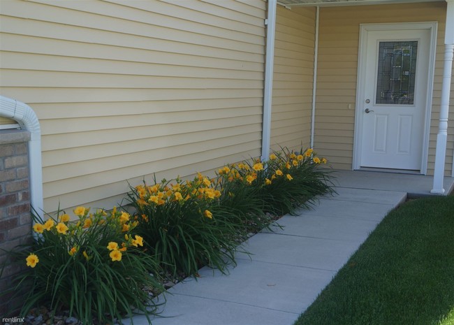 Building Photo - 2 br, 1 bath Townhome - 519 Spruce Hill Road