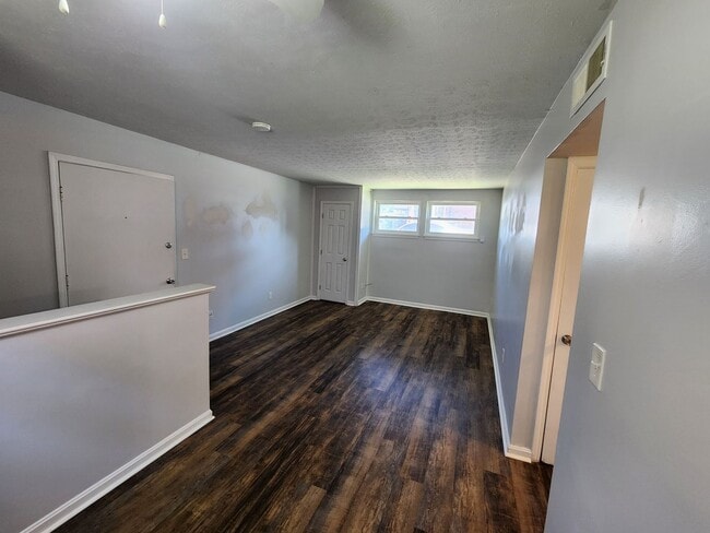 Building Photo - Charming 1 bedroom 1 bath apartment for rent with additional storage available!