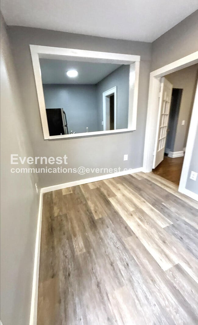 Foto del edificio - 32 Woodlawn Dr