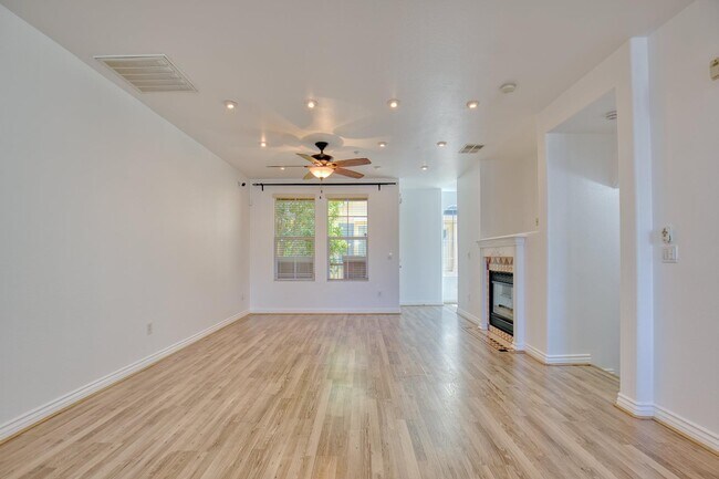 Foto del edificio - 2706 Black Locust Ct