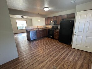 Building Photo - 301 Arianna Pl