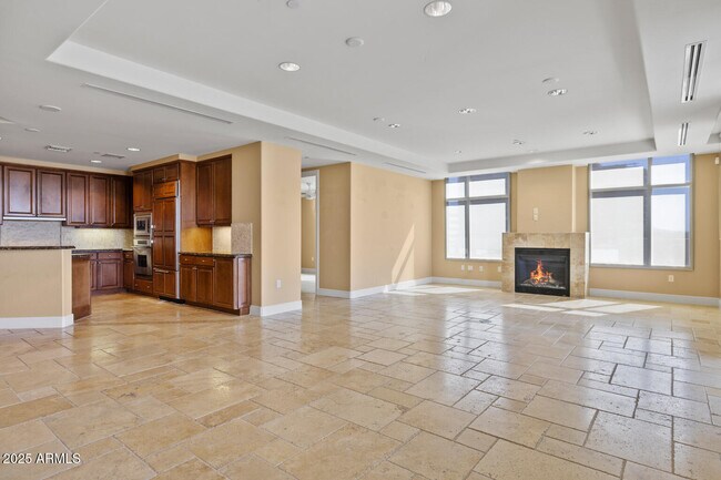 Foto del edificio - 2211 E Camelback Rd