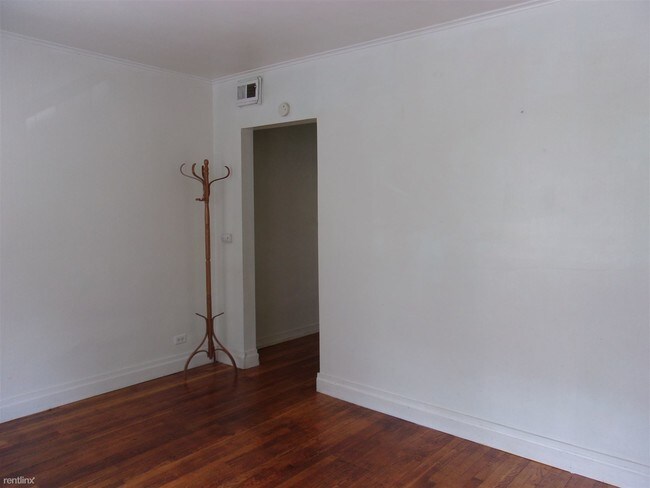 Building Photo - 2 br, 1 bath Apartment - 22 Gerard Ave 2W