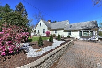 Building Photo - 115 W Avon Rd