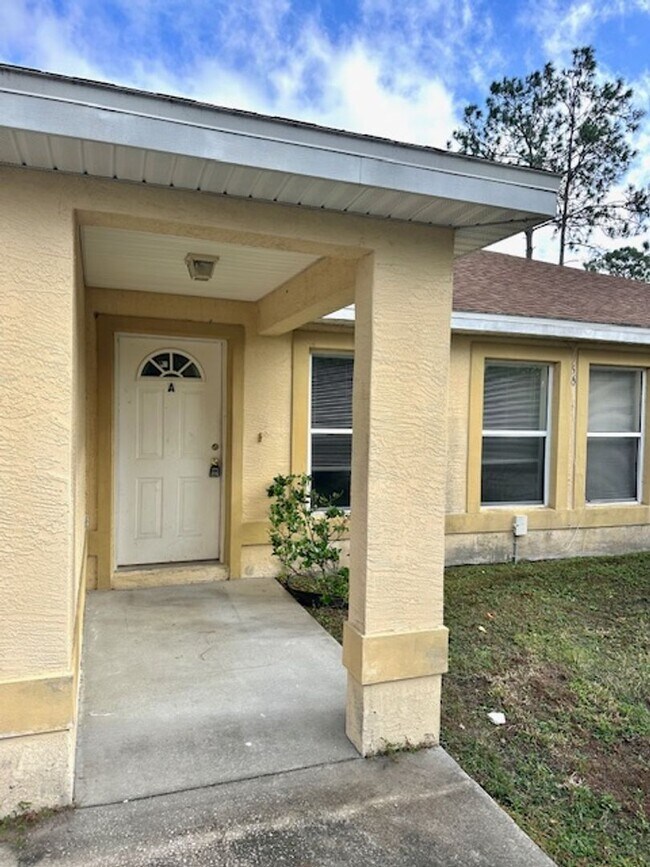 Foto del edificio - 56 Wheatfield Dr