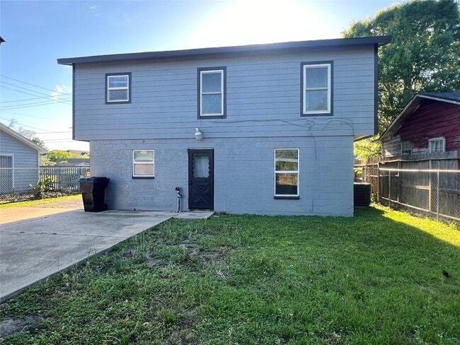 Foto del edificio - 5604 Chapman St