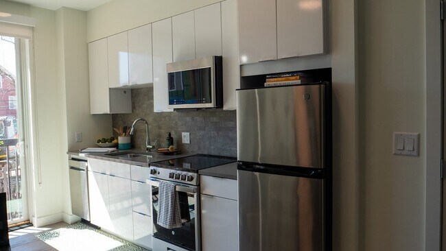 Foto del edificio - 348 Somerville Ave