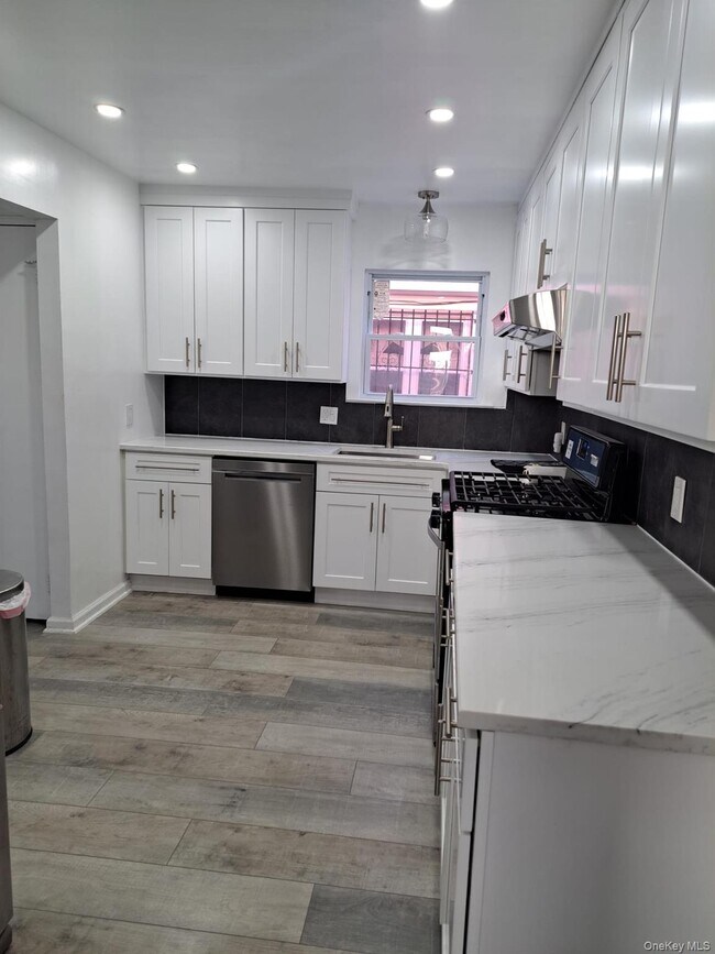 Foto del edificio - 115-30 Inwood St