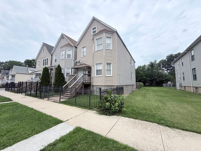 Building Photo - 3008 E 81st St
