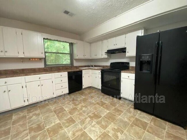 Building Photo - 2700 Phillips Dr SW