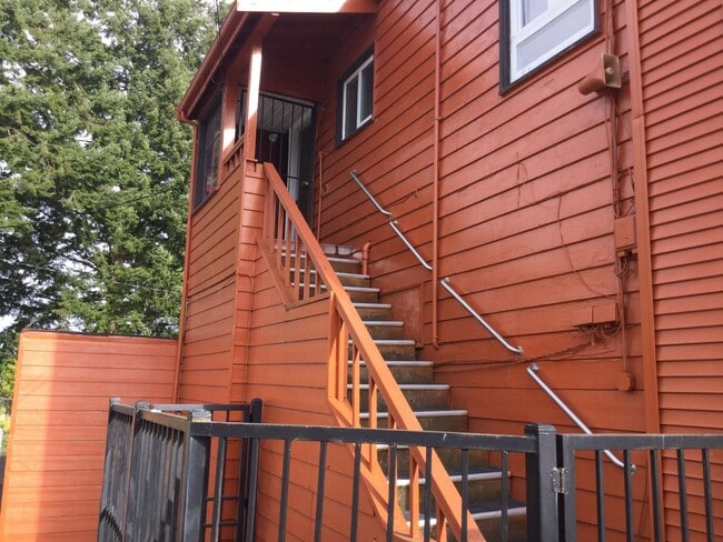 Building Photo - 801 Pecks Dr