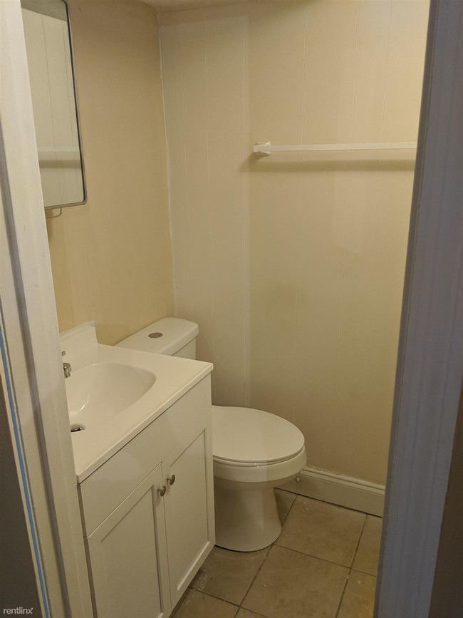 Building Photo - 3 br, 2 bath Duplex - 704 Bransford Rd Duplex