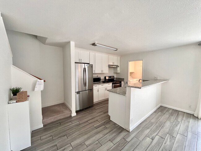 Foto del edificio - Nice 4 bed/3 bath home in North Davis