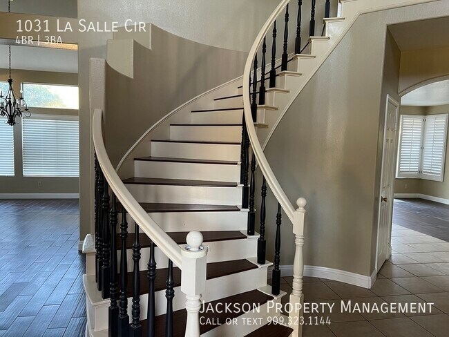 Foto del edificio - Beautiful Corona Hills Home