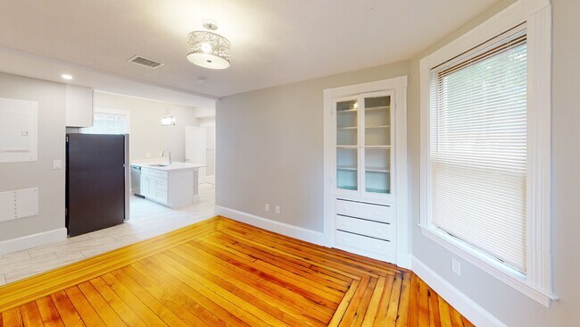 Foto del edificio - 267 E Cottage St