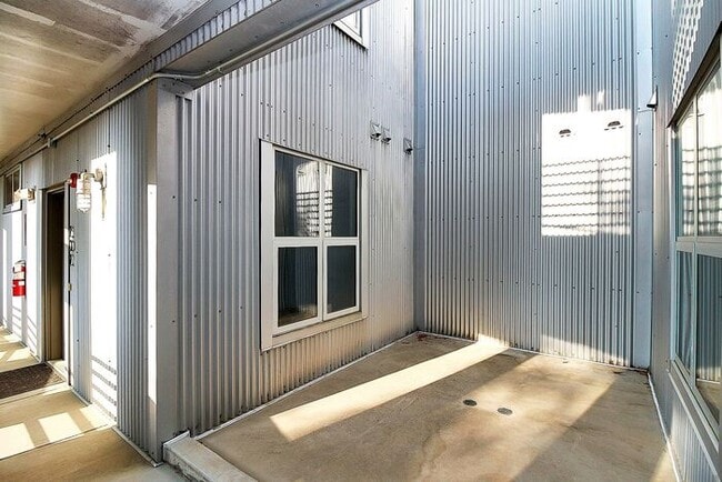 Building Photo - Industrial Corner 2BD/2BA Condo at Steelhaus in Plaza Midwood!