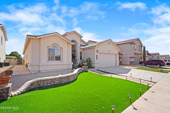 Building Photo - 14560 Meadow Lawn