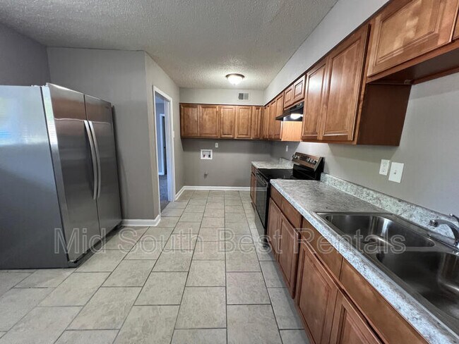 Foto del edificio - 465 Fox Valley Dr