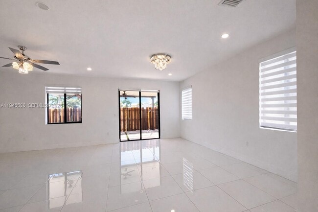 Foto del edificio - 15808 SW 136 Way