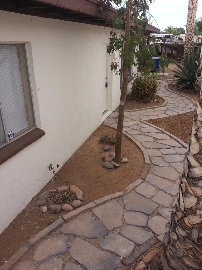 Building Photo - 326 W La Jolla Dr