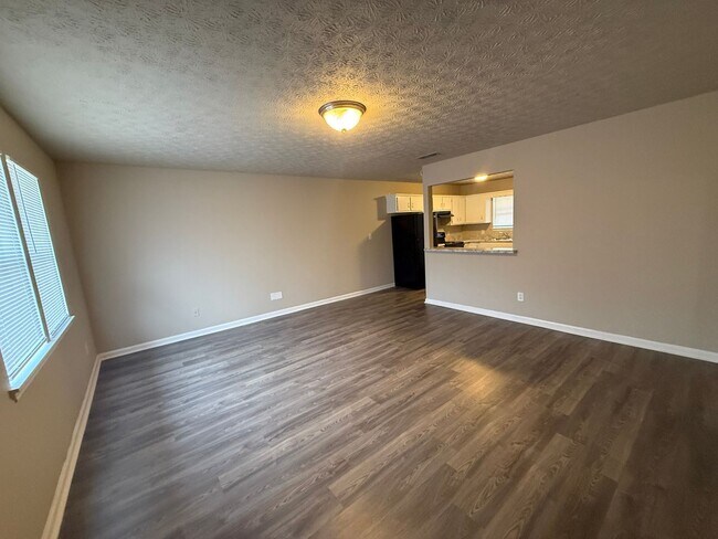 Foto del edificio - 113/115 Deer Creek Dr