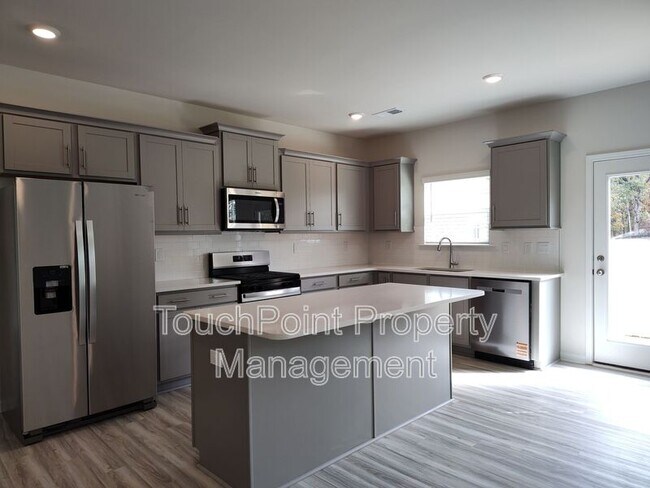 Foto del edificio - 1404 Secrest Cmns Dr