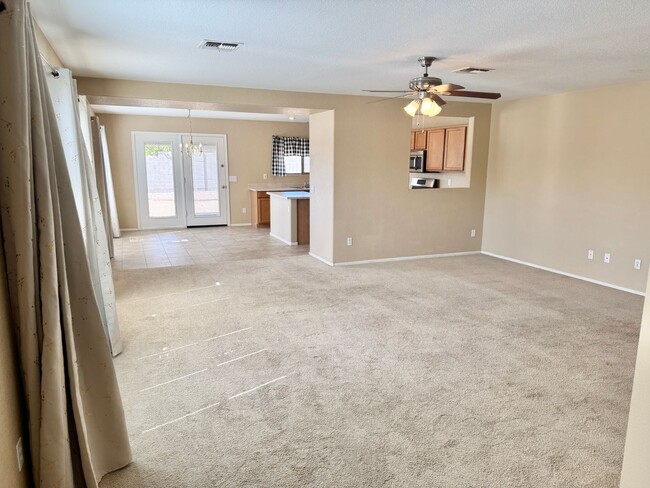 Building Photo - 3232 W Cavedale Dr