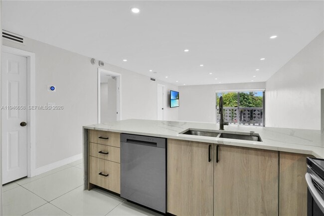 Building Photo - 4141 Nautilus Dr