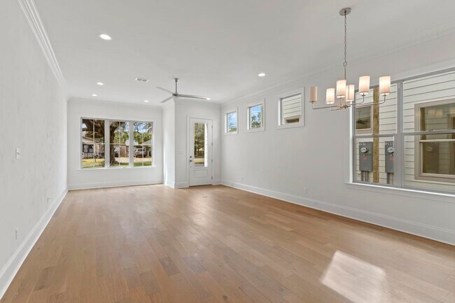 Foto del edificio - 1261 N Duval St