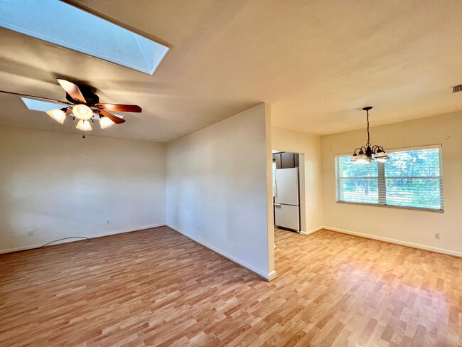 Foto del edificio - 1561 Dodd Rd