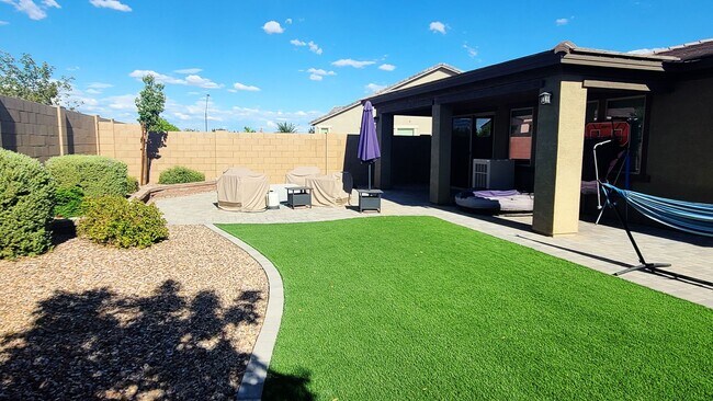Building Photo - Like new 4-bedroom with Teen suite & Commu...