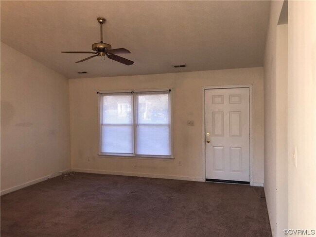 Foto del edificio - 1702 Meadow Park Dr