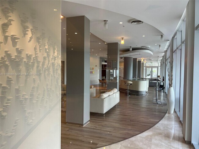 Foto del edificio - 10275 Collins Ave