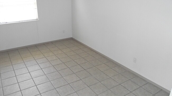 Building Photo - East El Paso 3 bed Refirg A/C