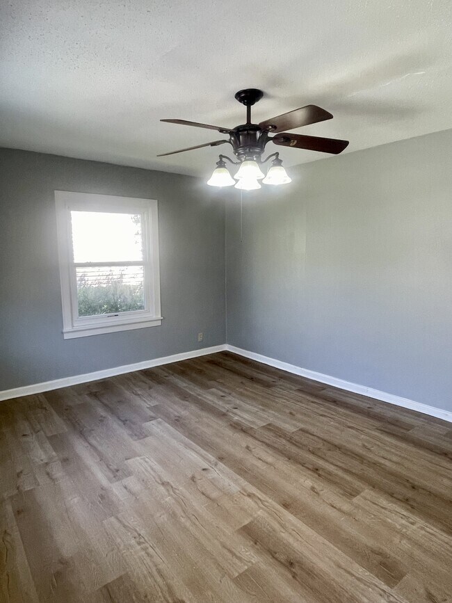Foto del edificio - 708 W Henderson Dr