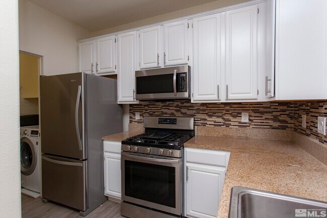 Foto del edificio - 900 S Meadows Pkwy