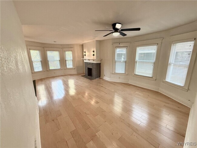 Foto del edificio - 95 Inwood Pl