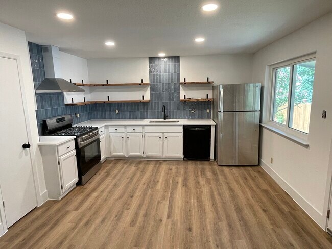 Foto del edificio - 4808 Wind River Rd