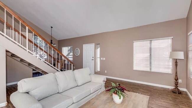 Foto del edificio - Beautiful Two Story 2 Bedroom/ 2.5 Bath Ho...