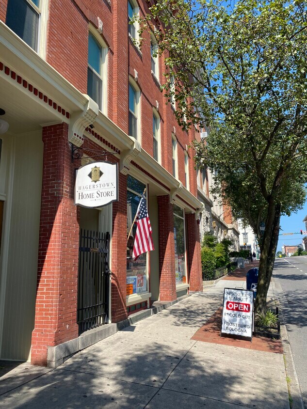 Primary Photo - 15 E Franklin St