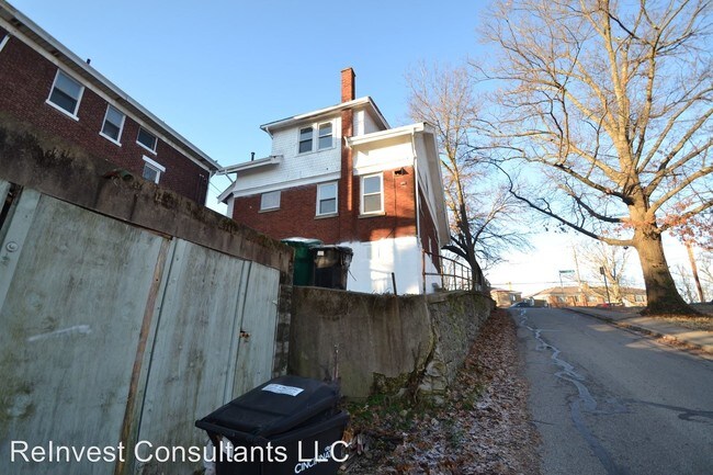 Foto del edificio - 3 br, 1 bath House - 2384 Harrison Ave
