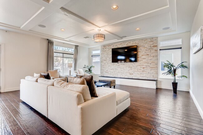Building Photo - Stylish Bliss: Modern 5BR, 4BA Retreat in the Heart of Las Vegas!