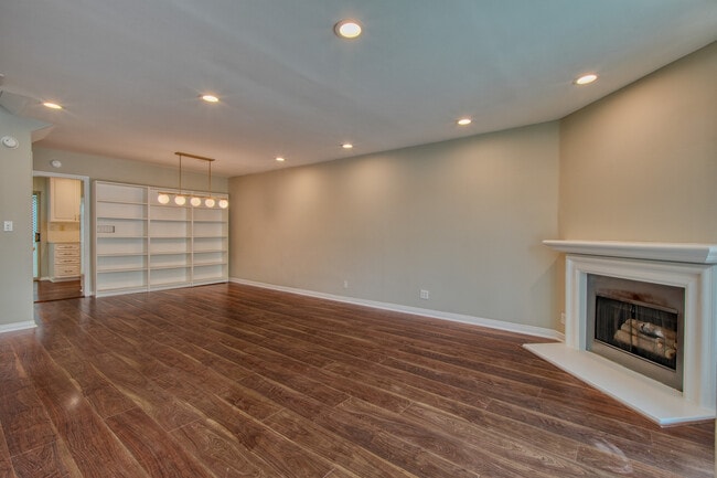 Foto del edificio - 14101 Dickens St