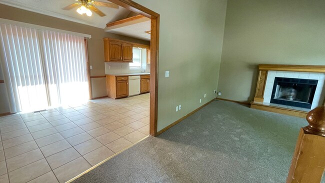 Building Photo - 3 Bedroom, 2 Bathroom with Vaulted Ceiling...