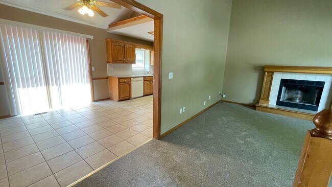 Foto del edificio - 3 Bedroom, 2 Bathroom with Vaulted Ceiling...