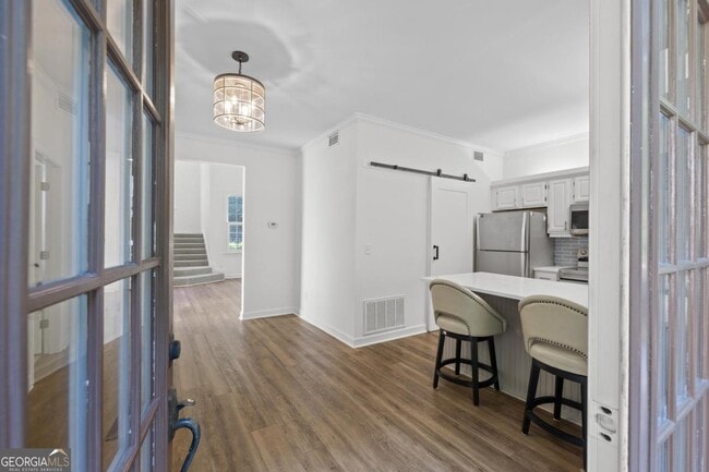 Building Photo - 1410 Club Dr