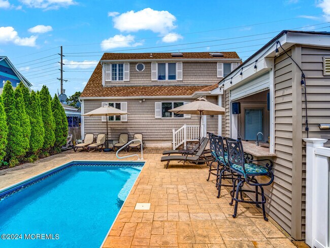 Foto del edificio - 200 S Bayview Ave