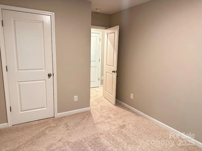 Foto del edificio - 6029 Guildford Hill Ln