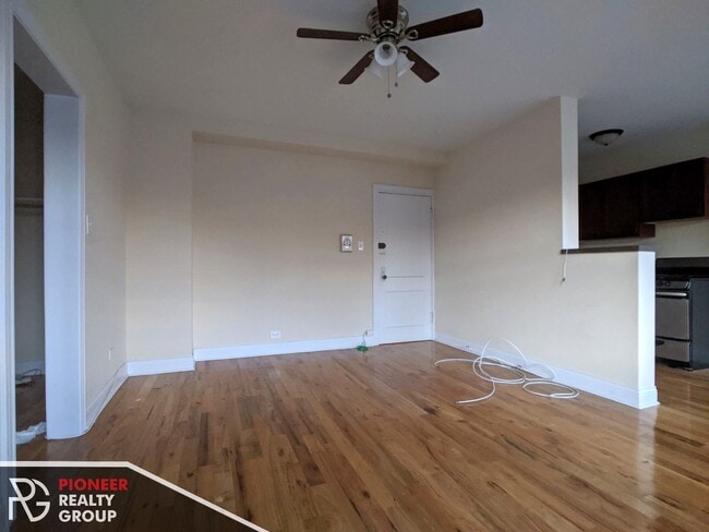 Building Photo - 812 W Diversey Pky