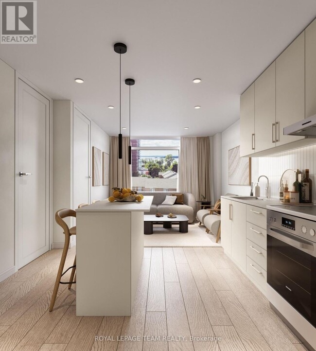 Building Photo - 398 Roosevelt Ave